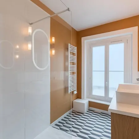 Renovated 3-bedroom Flat On The Grand Place ليل