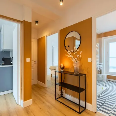 Renovated 3-bedroom Flat On The Grand Place * ليل