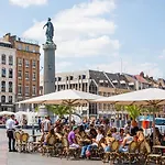 Renovated 3-bedroom Flat On The Grand Place